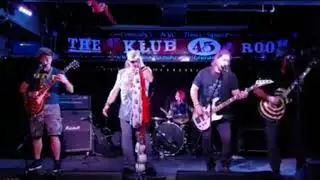 Terror Garden - Selfie Queen (07-07-2018 @ Connolly's Pub & Restaurant)