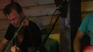 Christophe Cravero (piano, violon), J&eacute;r&ocirc;me Castry (batterie) et Stephane Castry (basse)