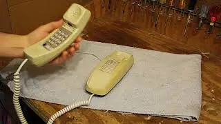 Vintage Unbranded Trimline Phone | Initial Checkout