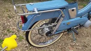 Motobecane mobylette av88 bleue de Gilbert LL'atelier 84 cyclos France Vaucluse 