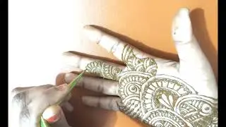 Front hand mehndi art 2026