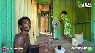 KESIBUKAN PAK SUDIWANI & ISTRI MEWARNAI RUANG TAMU RUMAHNYA; CERITA PERANTAU DI LAHAN TRANSMIGRASI