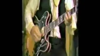 SID KLEINER PLAYS HIS GUITORGAN IN 1986