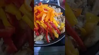 pollo con pimentones 100% comida Salvadore&ntilde;a 🇸🇻 #musica #rancheras #nostalgia #food #guitarra