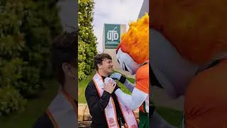 college grad photos: mascot edition 🎓 (POSES INSPIRATION)