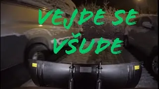 &Uacute;klid sněhu v Praze zahradn&iacute;m traktorem Starjet P6 4x4 PRO s radlic&iacute;