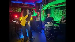 Gina Sedman LIVE at Jungla London | Performing &lsquo;Smile&rsquo; w/ Andrew Sedman on Percussion