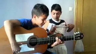 niños cantando por el culto unos mostros!!