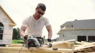 Cat&reg; S40 - An outdoor phone for the construction industry.