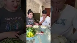 Funny eating and broadcasting