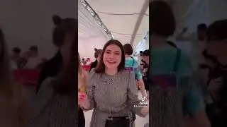 Удивил прохожих,кулачок вкусняшек