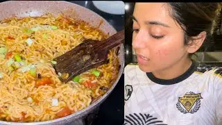 Aj siman ne bnayi 2 min mei world&rsquo;s best korean MAGGI ❤️ // recipe bhi btayi😘