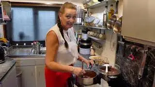 Helen's Home Cooking (Malteser Traybake)