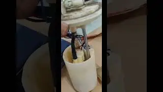 Troquei o refil da bomba de combust&iacute;vel do Nissan March 