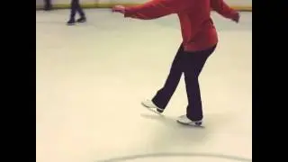 TallDee ice skating & crossovers