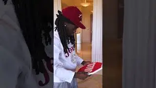Kai Cenat opens a special Fortnite Chest ⛔