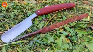 Turning Rusted triangular File into a Sharp STRAIGHT RAZOR | Old blacksmith forging a Shaving Razor