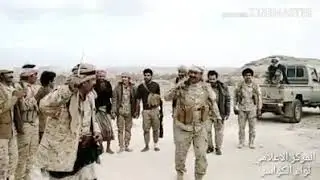 العميد صالح ناصر بلعيد قائد لواء الكواسر الله يرحمه ويقفرله في الميدان مع الجنود يشترحون