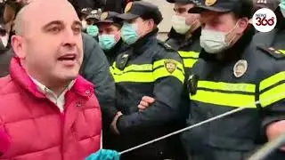 Georgia: Protesters clash with police in front of parliament over early elections- News 360 Tv