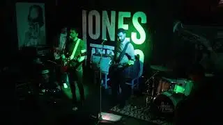 S&oacute; Para Te Ver - Jones and Co (Live at Doobop Bar)