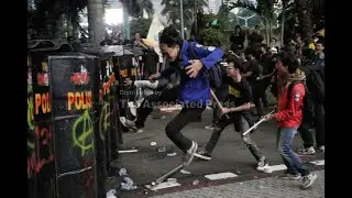 Tensions soar in Indonesia's capital after police fatally struck delivery rider caught in rally