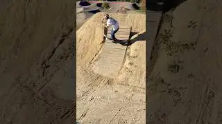New half pipe🤔🤔🤔 #fypシ゚viral #dirtjumps #dirtscooter #barspin#180#halfpipe#scooter#trendingshorts