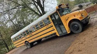 Bus 20 - Rainy Day Drive (2002 International)