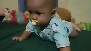 Bayi pup sambil main hp | Ruby Adistya