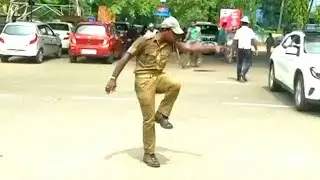 Dancing traffic officer controls cars with unique moves in India