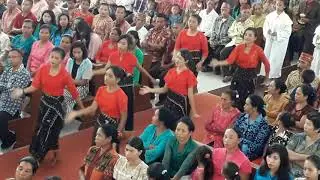 Tarian persembahan natal di paroki noa 💒