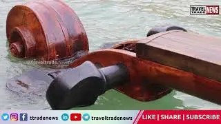 Giant violin-shaped boat in the canals of Venice!