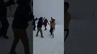 raja gujjar ne Switzerland 🇨🇭 ki baraf mai sabko nacha diya full masti dance .....