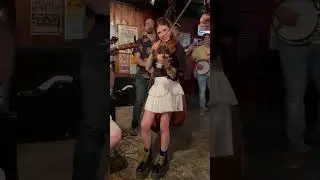 Can She 👧 Fiddle in Nashville? #bluegrass
