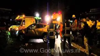 Auto over de kop gevlogen Huizermaatweg Huizen (04-09-2011)~www..GooiNieuws.nl(291)