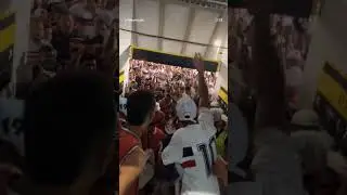 TORCIDA DO SANTA CRUZ ENTRANDO NA ARENA PERNAMBUCO!