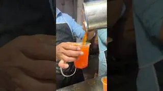 Охлажденный апельсиновый напиток, подаваемый с колотым льдом &mdash; новый взгляд на освежающий напиток...