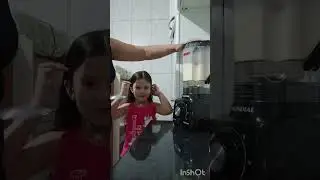 Fazendo bolo de massa pronta no sabor de chocolate com a minha filha falando os ingredientes 