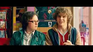 Dave Lizewski se cuestiona el ser un Superh&eacute;roe en la Vida Real | Kick-Ass (2010) -Latino