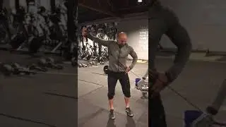 4 Exercises In A Giant Set To Grow And Put Muscle On Your Shoulders (Even If You've Plateau)
