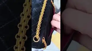Chanel, sac vintage en velours noir, années 60 #chanelvintage #chanelbag