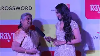 Sudha Murthy after winning the Lifetime Achievement Award at the #RaymondCrosswordBookAward