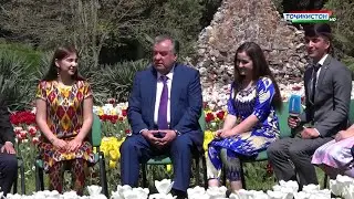 БАЗМИ ШЕЪР: дар васфи «Гули лола» бо иштироки ногаҳонии Пешвои миллат