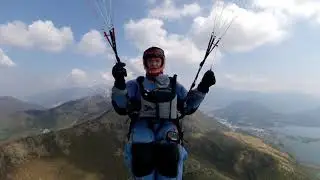 Gleitschirmflug vom Monte Cornizzolo am Comer See