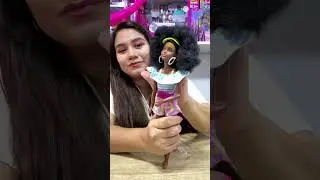 Unboxing Barbie Roller skates Deluxe (Barbie patinadora Afro) y Ken futbolista (amarillo y verde) 