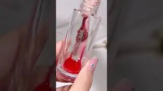 Turning all our Crystal Glaze lippies into one GIANT LIPGLOSS 😍👄 ID: 39264985