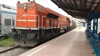 Two locomotives shunting at Agha station (EMD GT46AC + EMD GT36HCW)
