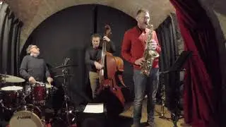 Giuseppe Guarrella  G Trio - Bad Love