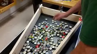 2019 10 17 Deckel Sortiertisch Kronkorken VIDEO 1