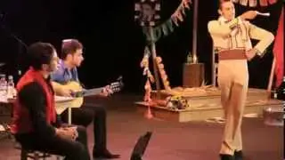 Eduardo Guerrero - La Dama del Poncho Rojo