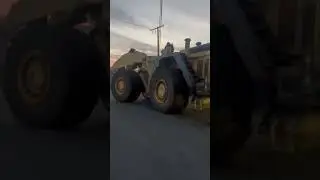 Transporting a Komatsu WA900-3 to port! Wheel loader #komatsu #loader #equipment